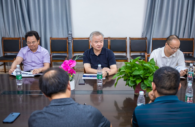 鯤鵬展翅同風(fēng)起，扶搖直上九萬里--記邵陽市副市長蔣偉到華龍中學(xué)視察